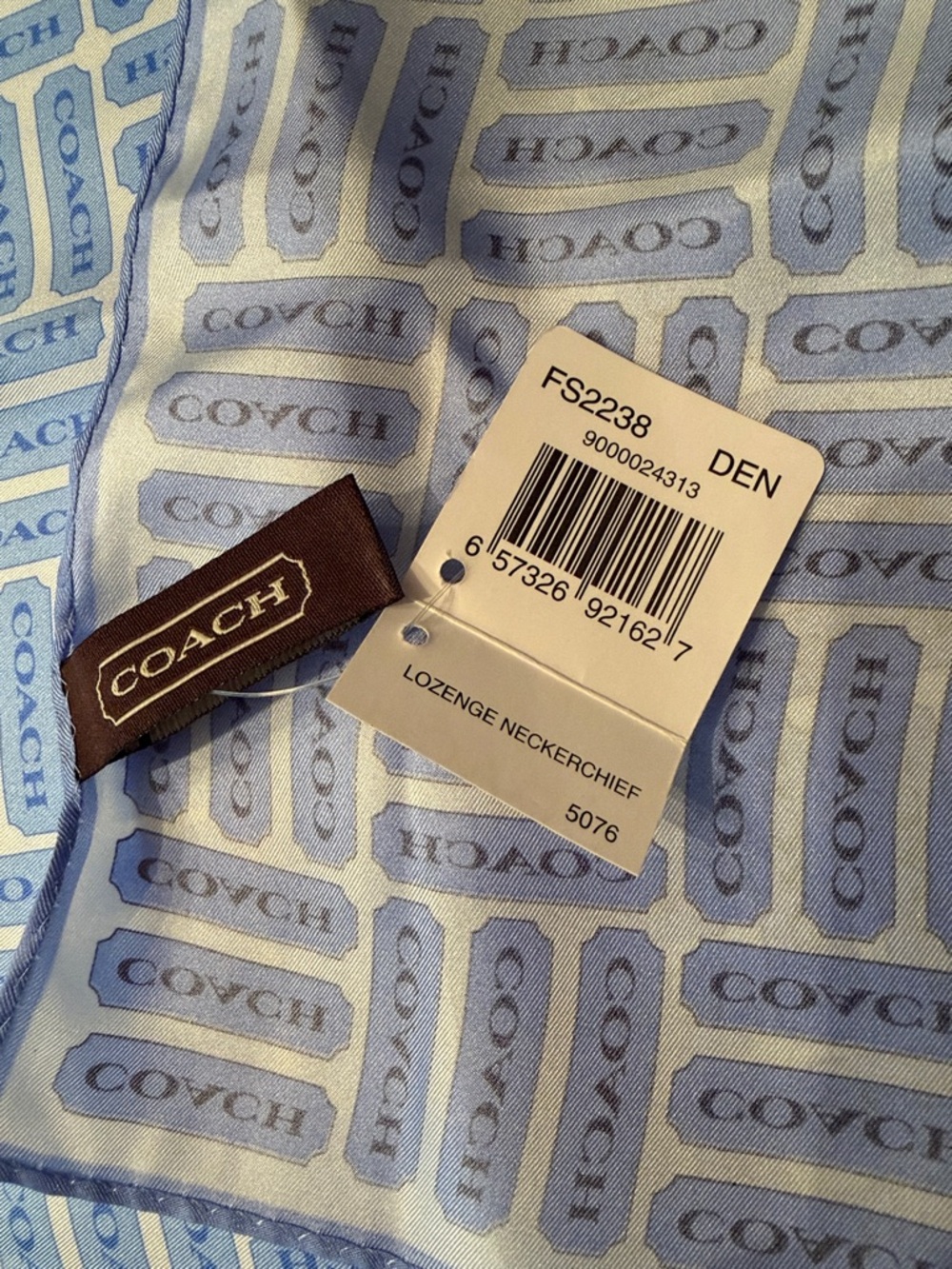 Vintage NWT Coach dark and light bluecoach Print on white 22” Square Scarf - Picture 3 of 6